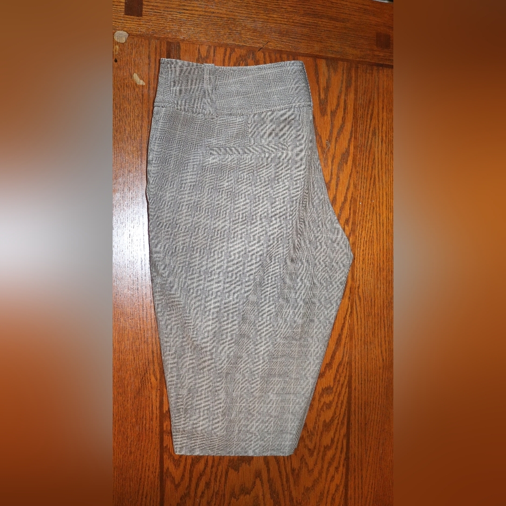 Michael Kors Shorts - Picture 5 of 7